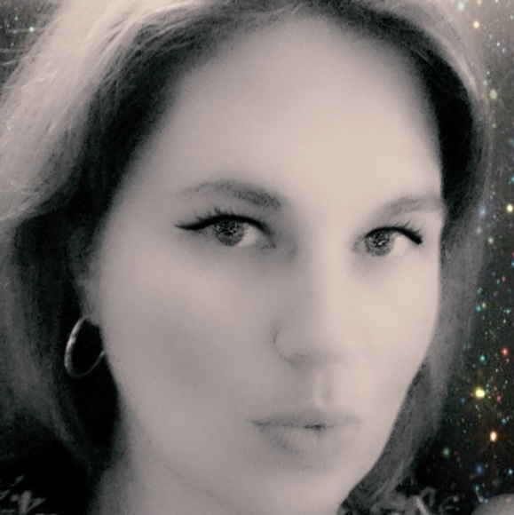 Meet your Posher, Rebecca - Picture 1 of 1